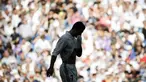 Cristiano Ronaldo terlihat kecewa saat timnya hanya bermain imbang 1-1 melawan Eibar pada lanjutan La Liga Spanyol 2016-2017 di Stadion Santiago Bernabeu, Madrid, Minggu (2/10/2016). (EPA/Emilio Naranjo)