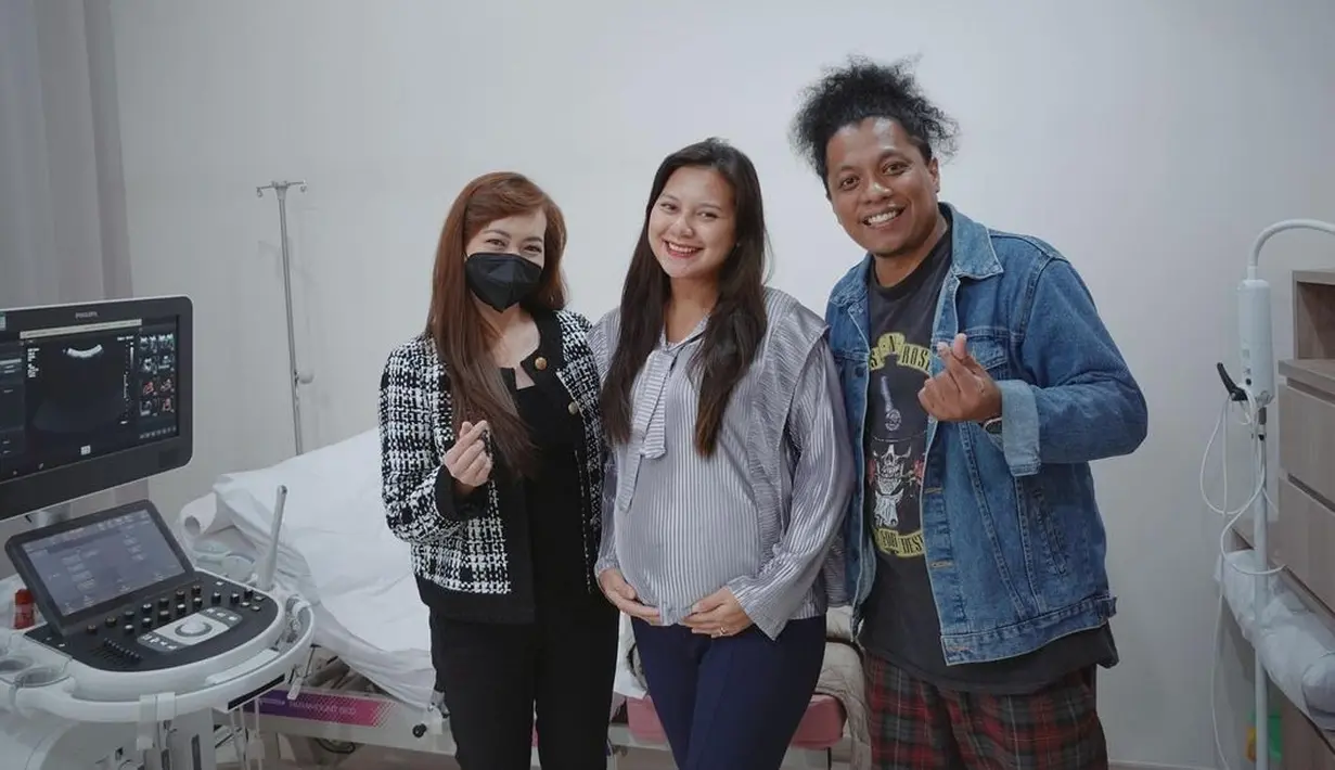 Di usia kehamilan yang menginjak angka 33 minggu ini, Indah Permatasari dan Arie Kriting mempersiapkan banyak hal jelang persalinan. (FOTO: instagram.com/indahpermatas/)