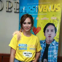 Pamela dan komika, Ge baru pertama kali dipertemukan dalam film yang sama. Sebelumnya, keduanya tidak pernah ketemu sekalipun. Sebagai pemeran, keduanya mengaku tak kesulitan untuk membangun kedekatannya. (Nurwahyunan/Bintang.com)