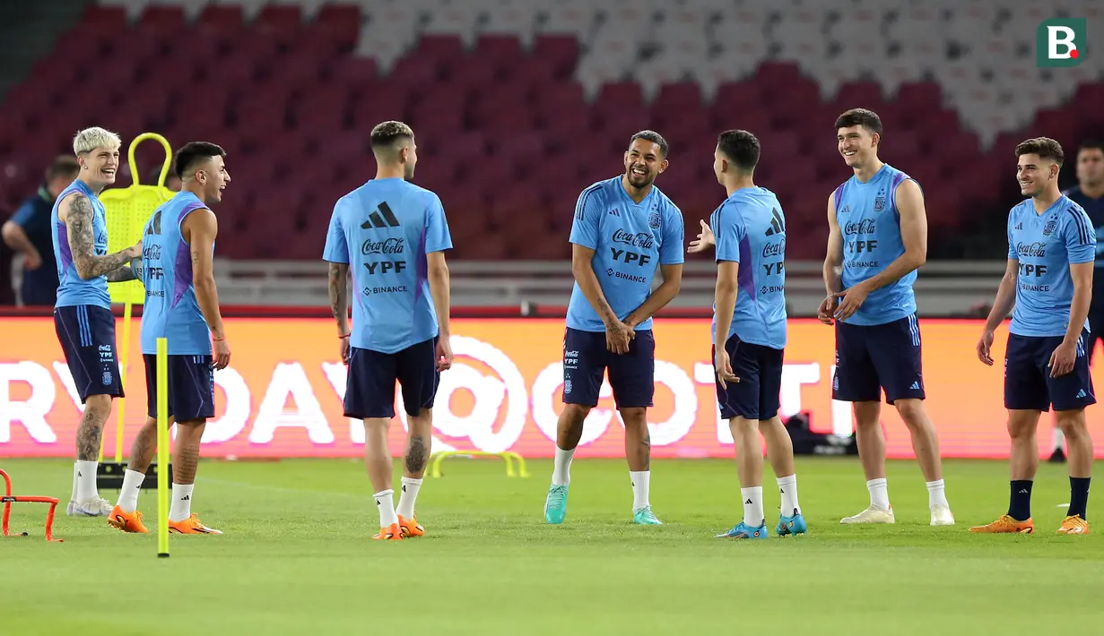 <p>Pemain Timnas Argentina melakukan latihan resmi menjelang laga FIFA Matchday melawan Timnas Indonesia di Stadion Utama Gelora Bung Karno (SUGBK), Jakarta, Minggu (18/06/2023). (Bola.com/Bagaskara Lazuardi)</p>