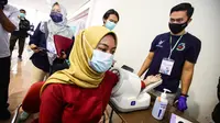 SDM kesehatan di Kota Bandung mengikuti vaksinasi Covid-19 di Gedung Sabuga, Rabu (3/2/2021). (Foto: Humas Kota Bandung)