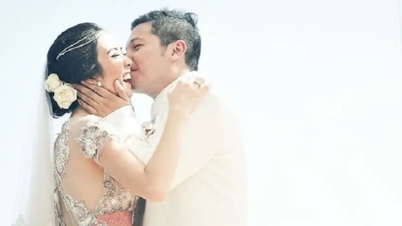 [Bintang] Kerap Diterpa Gosip, Ini 8 Potret Romantis Gading Marten dan Gisella Anastasia