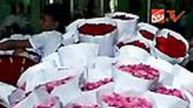 Sampaikan Cinta dengan Mawar dan Cokelat