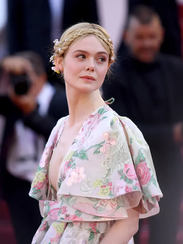 Cara Menata Rambut Pendek ke Pesta