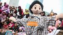 Salah satu boneka dongeng milik Gerakan Para Pendongeng untuk Kemanusiaan (GePPuK) saat kampanye di Bundaran HI, Jakarta, Minggu (5/6). Kampanye ini agar anak bisa menghindari kemungkinan kejahatan seksual terhadap diri mereka (Liputan6.com/Faizal Fanani)