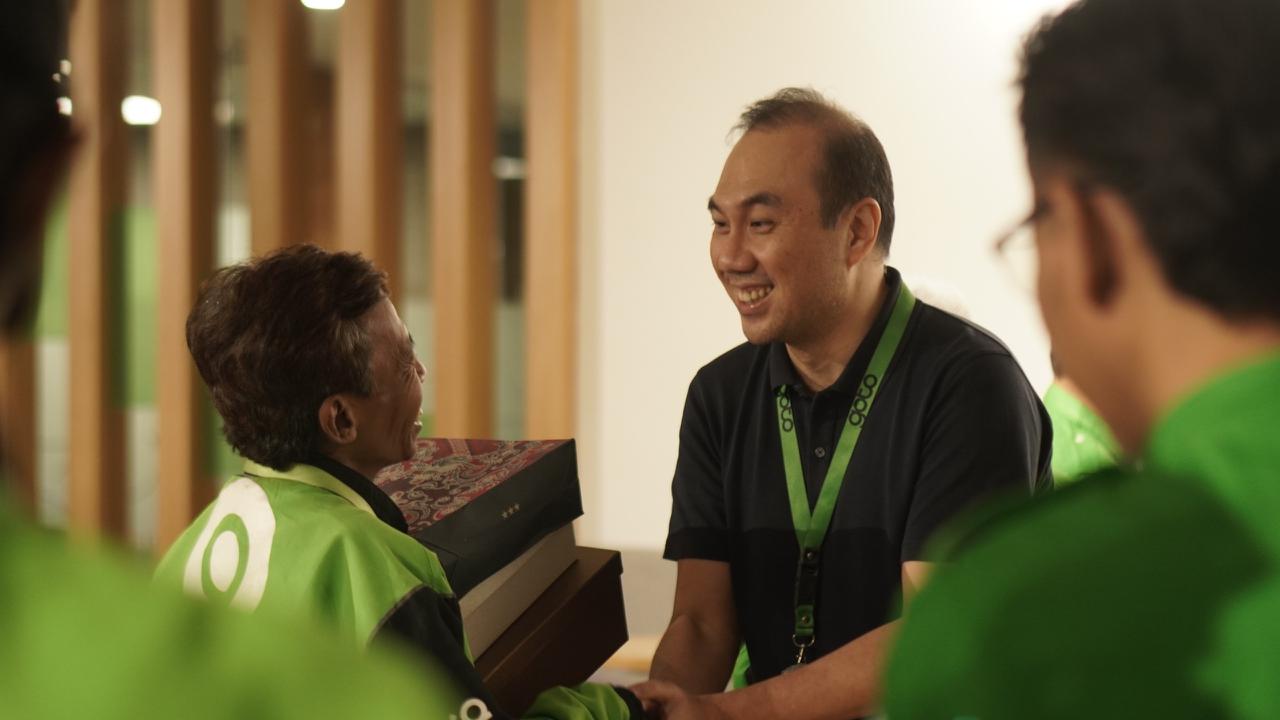 Bos GoTo Salurkan Langsung BHR ke Mitra Ojol