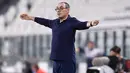 Juventus resmi memecat pelatih Maurizio Sarri usai disingkirkan Lyon di perempat final Liga Champions League 2020. (AP/Fabio Ferrari)