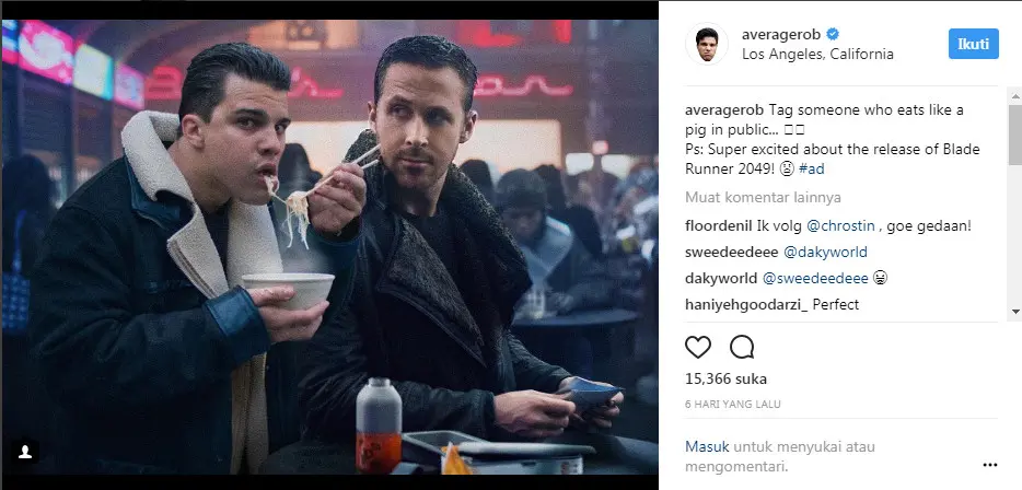 	@averagerob tampak mengedit foto dirinya sedang makan mie berdampingan dengan aktor tampan Ryan Gosling yang menatapnya aneh (Sumber: Instagram @averagerob)
