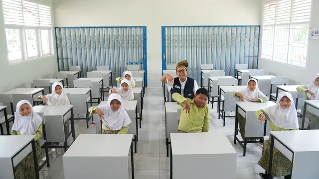 Program ‘BRI Peduli Ini Sekolahku’ Bantu Renovasi SDN 001 Sungai Pagar Riau Demi Dorong Kualitas Pendidikan dan SDM Unggul