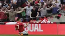 Selebrasi pemain Manchester United, Alexis Sanchez usai membobol gawang Tottenham  pada semifinal Piala FA di Wembley stadium, London, (21/4/2018). MU menang 2-1. (AP/Kirsty Wigglesworth)