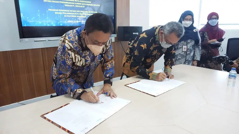 penandatanganan MoU antara Kepala BPSDM Kemenperin, Arus Gunawan dengan GM Human Resources PT Indolakto, Tito Rianto di gedung Pusat Industri Digital Indonesia (PIDI).