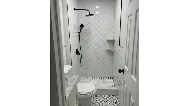 Desain Kamar Mandi Monokrom