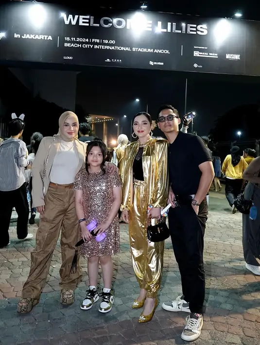 Sebagai bagian dari Gucci gang, Aurel Hermansyah kenakan Gucci Horsebit Platform [@queenarsy]