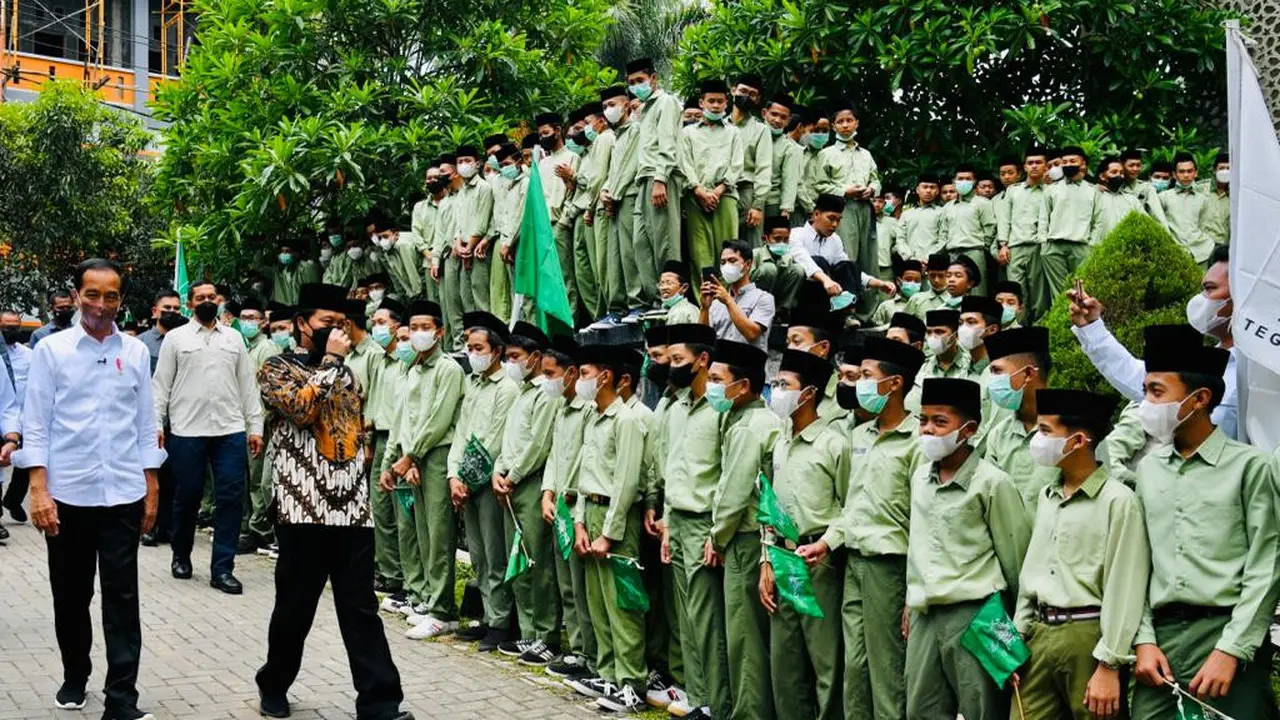 Kapolri dan Kapolda Jateng Temui Gus Yusuf di Ponpes API Tegalrejo ...