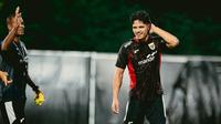 Ragnar Oratmangoen berlatih bersama Timnas Indonesia jelang menghadapi Timnas Chinese Taipei di Stadion Gelora Bung Tomo, Surabaya, Jumat (5/9/2025). (Instagram Ragnar Oratmangoen).
