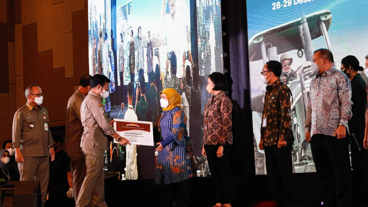 Kementerian Pertanian (Kementan) memberikan penghargaan kepada Kepala Daerah yang berkomitmen terhadap Penetapan Lahan Pertanian Pangan Berkelanjutan (LP2B) dengan Dana APBN 2021.