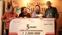 Yayasan Mochamad Thohir dan Yayasan Alumni USC Indonesia memberikan beasiswa TAMBA (Thohir-AUSCI-MBA) senilai satu juta dolar AS kepada lima orang Indonesia (dok: Ist)