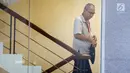 Dokter Rumah Sakit (RS) Medika Permata Hijau, Bimanesh Sutarjo, memenuhi panggilan di Gedung KPK, Jumat (12/1). Selain Bimanesh, mantan pengacara Setya Novanto, Fredrich Yunadi juga ditetapkan sebagai tersangka. (Liputan6.com/Faizal Fanani)