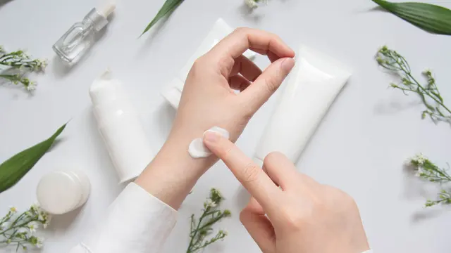 ilustrasi manfaat kandungan peptida pada produk kecantikan/Orawan Pattarawimonchai/shutterstock