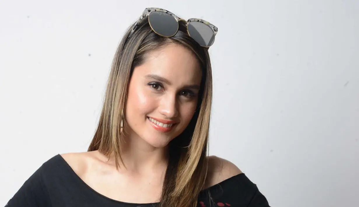 Kebiasaan menjalankan pola hidup sehat dan rutin olahraga berhasil membuat Cinta Laura memiliki bentuk tubuh yang ideal. (KapanLagi.com/Bayu Herdianto)