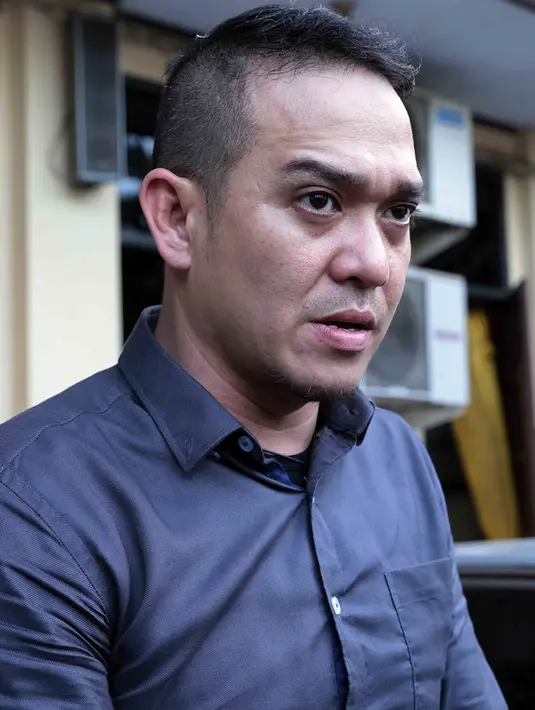 Fadlan menambahkan, bahwa kondisi adiknya hingga kini belum ada perubahan. Dan tambah trauma. Farah kini tarap penyembuhan luka-luka dari kejadian yang dialami beberapa hari lalu. (Deki Prayoga/Bintang.com)