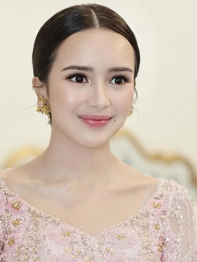 Beby Tsabina Resmi Dilamar Rizki Natakusumah di momen Hari Kartini. [@evalovira]