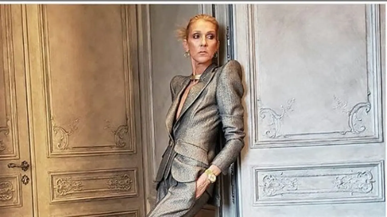 Celine Dion tampil dengan setelan silver