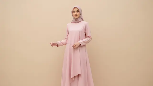 Model Baju Gamis Polos Modern Terbaru dengan Belt Detail