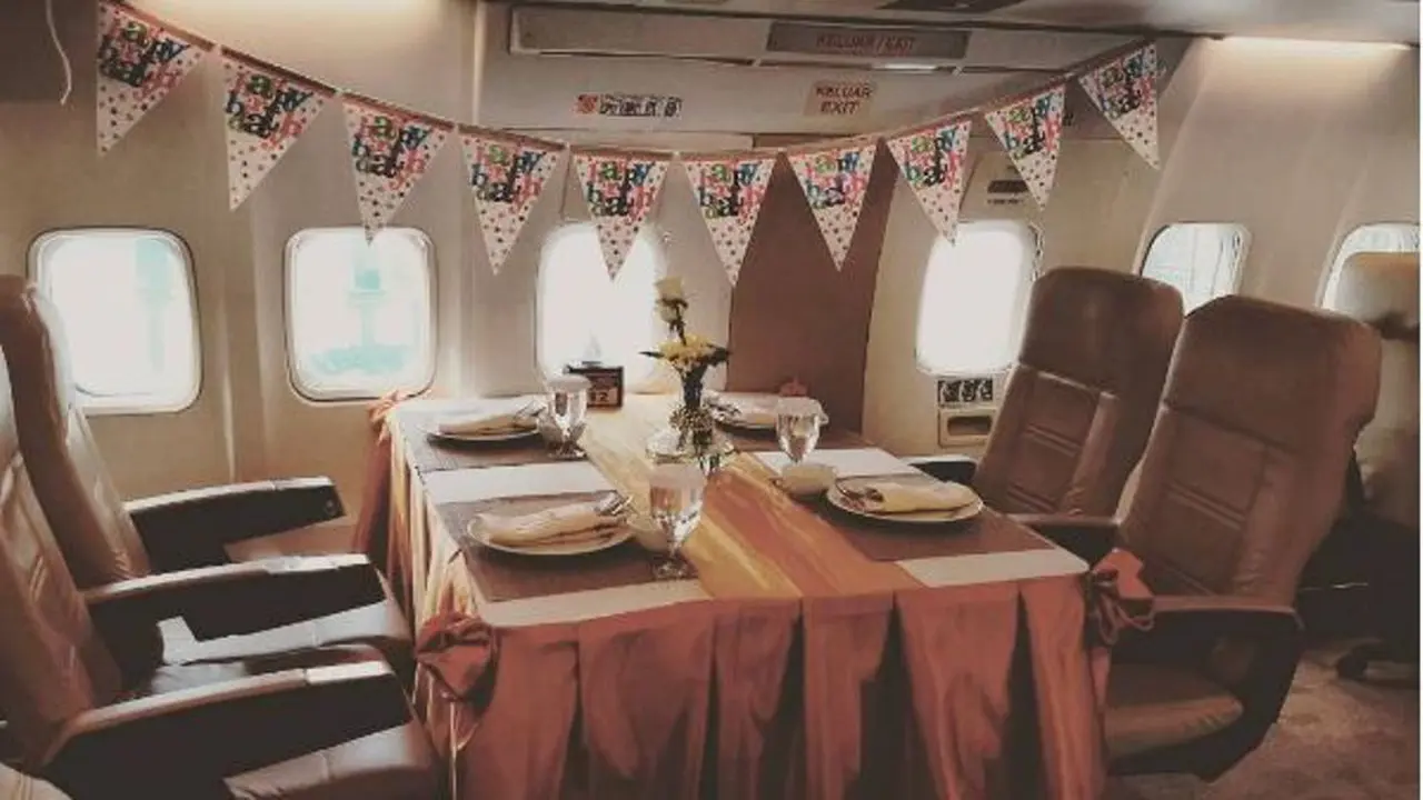 Rasakan Sensasi Makan dalam Pesawat di Resto Unik Ini