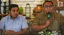Ketua Pelaksana Syukuran Inagurasi Presiden dan Wakil Presiden RI 2019-2024 Andi Gani Nena Wea (kanan) memberi keterangan pers di Jakarta, Senin (14/10/2019). Syukuran pelantikan Joko Widodo-Ma'ruf Amin sebagai presiden dan wapres akan digelar di beberapa kota di Tanah Air. (Liputan6.com/JohanTallo)