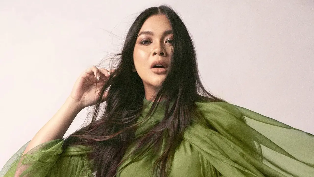 6 Gaya Maternity Shoot Kezia Warouw, Sebut Gigi Hadid Versi Indonesia