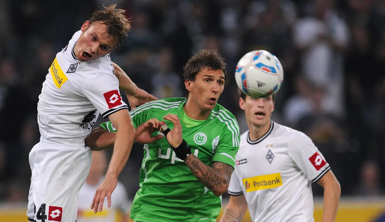 VFL Wolfsburg. Setelah lepas dari Dinamo Zagreb, Mario Mandzukic dikontrak VFL Wolfsburg dengan nilai 7 juta euro pada awal musim 2010/2011. Total dua musim, ia tampil bersama VFL Wolfsburg dalam 60 laga dengan mencetak 20 gol. (Foto: AFP/Patrik Stollarz)