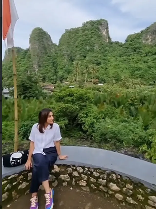 6 Momen Najwa Shihab saat Pulang Kampung, Gayanya Curi Perhatian