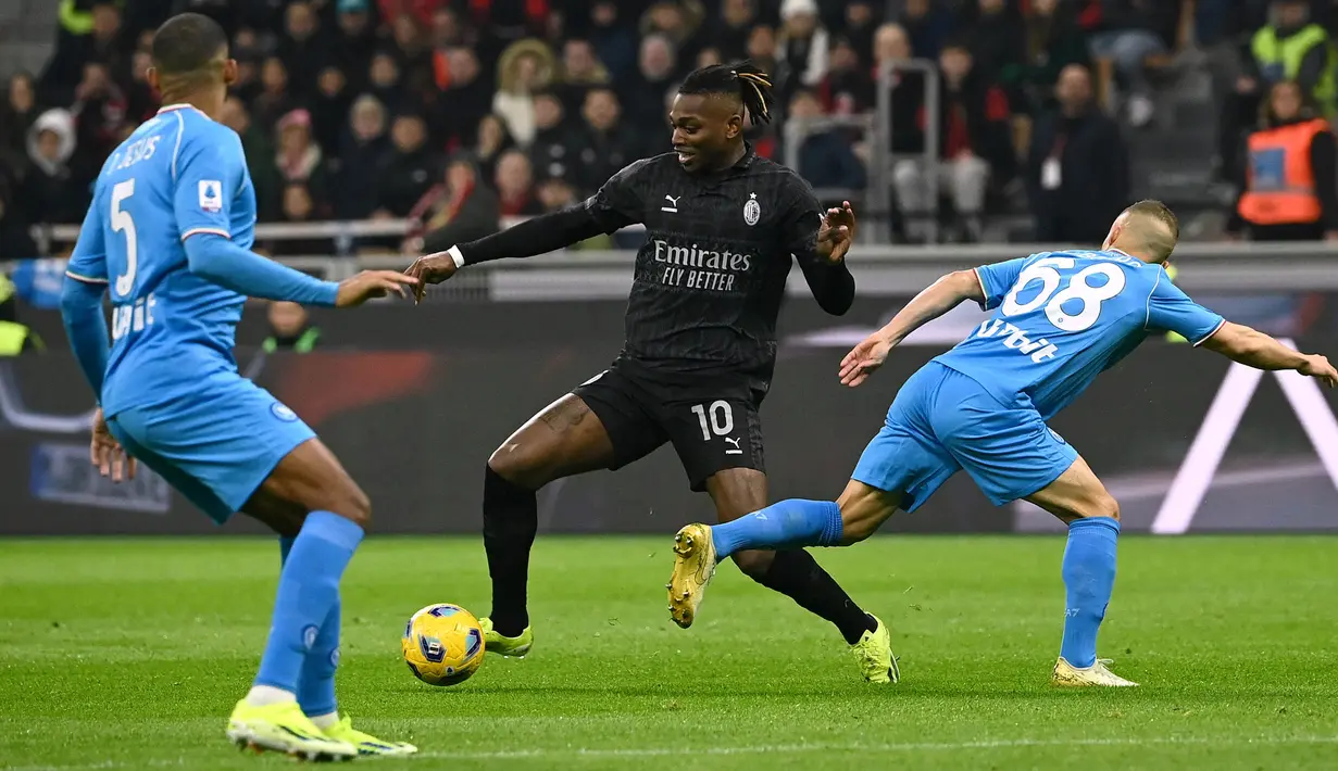 Sejumlah peluang mencetak gol diciptakan oleh kedua tim, baik AC Milan maupun Napoli. (Isabella BONOTTO/AFP)