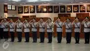 Perwira tinggi kepolisian saat mengikuti proses pelantikan di Mabes Polri, Jakarta, Jum'at (28/4). Hari ini Kapolri resmi melantik 6 Kapolda Baru dan Kepala Divisi Humas Mabes Polri. (Liputan6.com/Johan Tallo)