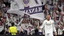 Pemain Real Madrid, Kylian Mbappe merayakan golnya ke gawang Manchester City dalam laga leg 2 babak play off Liga Champions 2024/2025 di Santiago Bernabeu, Madrid, Rabu (19/02/2025) waktu setempat. (AFP/Javier Soriano)