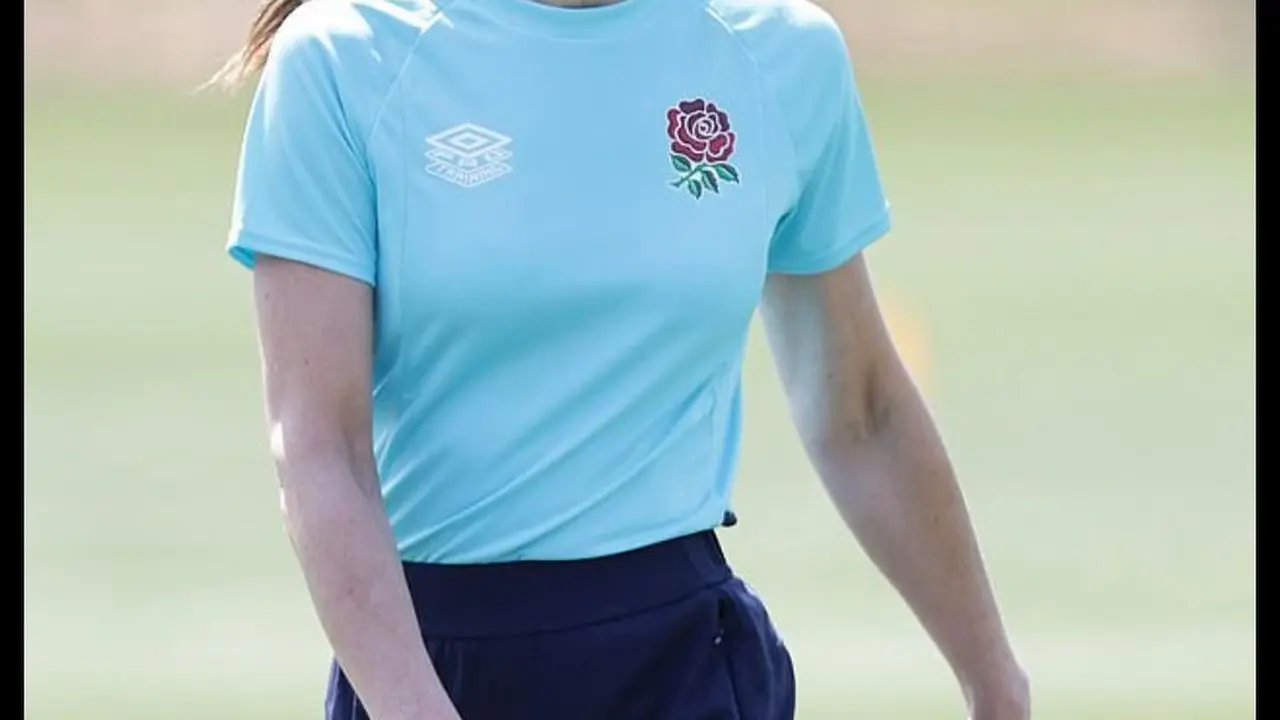 Biasa Tampil Feminin, Kate Middleton Pamer Lengan Kekarnya dengan Outfit Sporty