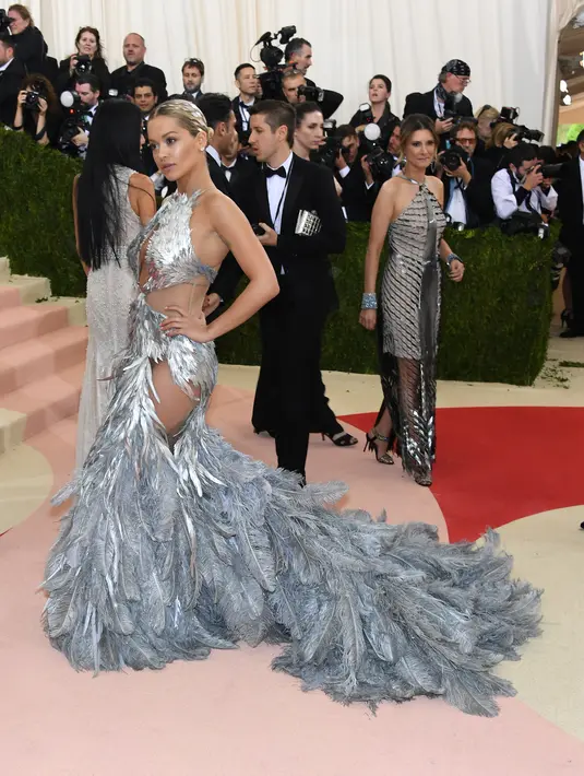 Saat baru tiba di New York City, (14/06/16), Rita Ora mengalami hal buruk ketika dirinya turun dari Helikopter. (AFP/Bintang.com)