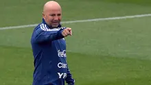 Pelatih Argentina, Jorge Sampaoli, memberikan instruksi saat latihan di Pusat Pelatihan Joan Gamper, Barcelona, Sabtu (2/6/2018). Latihan ini merupakan persiapan jelang Piala Dunia 2018. (AFP/Lluis Gene)