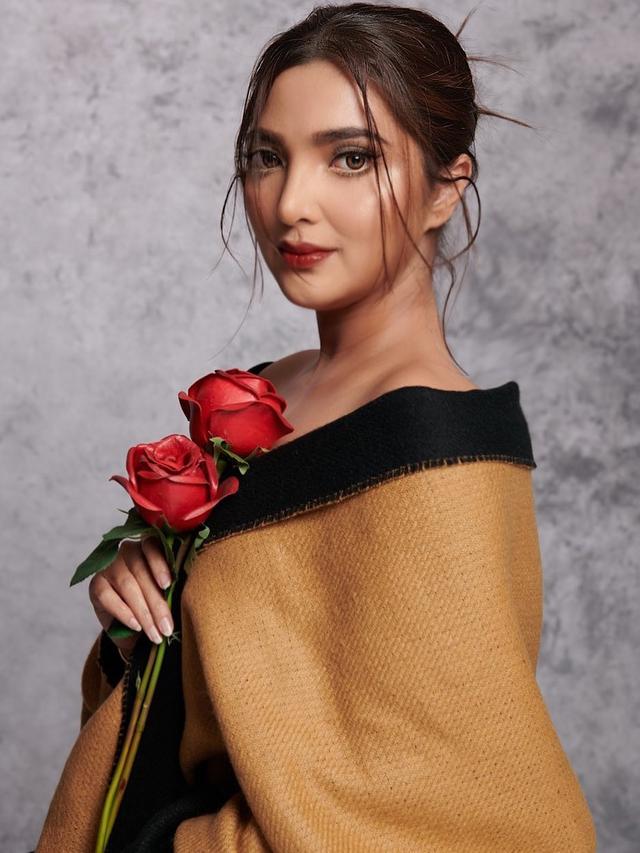 7 Gaya Pemotretan Ashanty dengan Makeup Flawless, Tetap Menawan