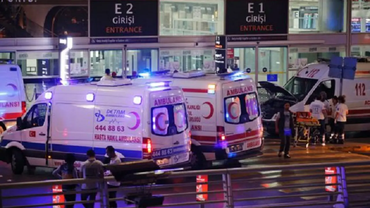 Bom bunuh diri di Bandara Ataturk dilakukan oleh dua bomber