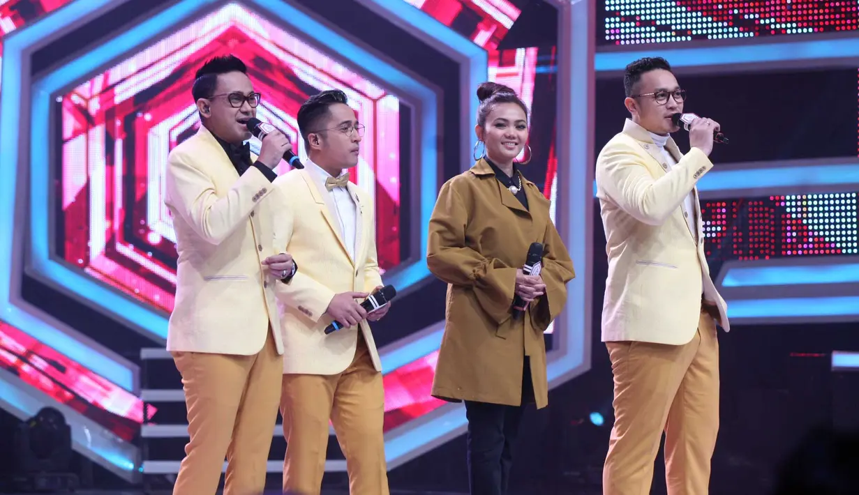 Sebagai teman, meski Irfan Hakim menyayangkan keputusan temannya tersebut, ia mendoakan Rina kembali mendapatkan hidayah. (Nurwahyunan/Bintang.com)