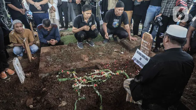 Suasana Haru Warnai Pemakaman Cecep Reza
