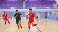 Aksi penggawa Timnas Futsal Indonesia, Guntur Sulistyo Ariwibowo saat menghadapi Brunei Darussalam dalam laga perdana fase grup ASEAN Championship 2026 di Nonthaburi Hall, Thailand, Senin (6/4/2026). (Dok. FFI)
