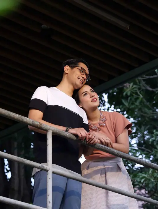 kedua penyanyi hebat Afgan dan Raisa merasa perlu untuk memberikan yang terbaik untuk lagu bertema cinta tersebut. (Nurwahyunan/Bintang.com)