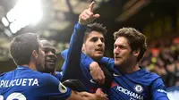 Striker Chelsea, Alvaro Morata, merayakan gol yang dicetaknya ke gawang Tottenham pada laga Premier League di Stadion Stamford Bridge, London, Minggu (1/4/2018). Chelsea kalah 1-3 dari Tottenham. (AFP/Glyn Kirk)