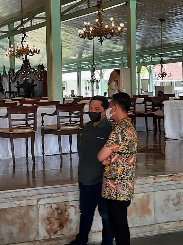 Erick Thohir meninjau lokasi tasyakuran pernikahan Kaesang Pangarep dan Erina Gudono di Pura Mangkunegaran.