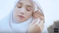 Tutorial Hijab Segiempat Simpel With New Scarf Tevazu (Hijup)