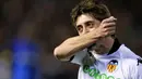 Selebrasi khas winger Valencia Pablo Hernandez seusai menjebol gawang FC Brugge di laga UEFA Europa League di Mestalla Stadium, 25 Februari 2010. AFP PHOTO / JOSE JORDAN 