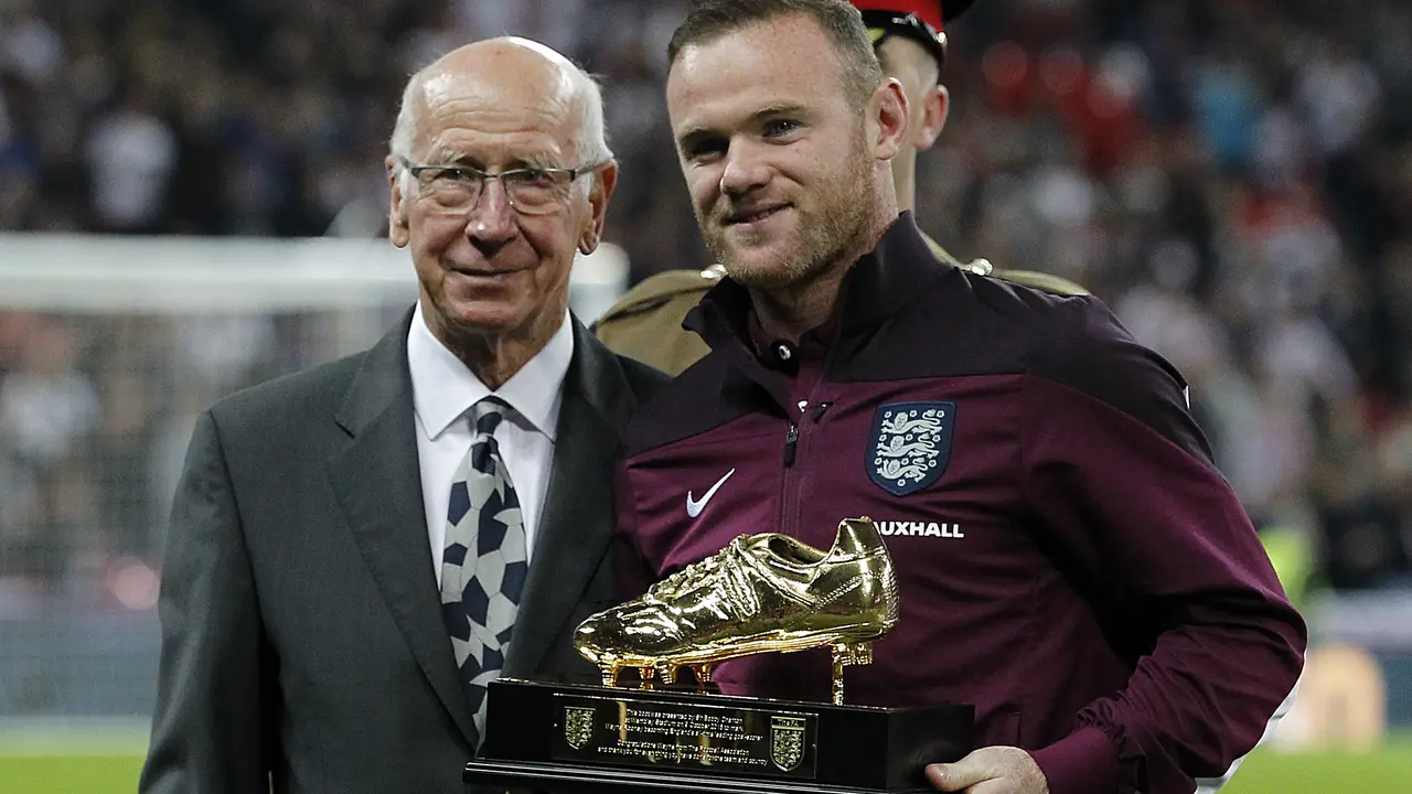 Sepatu Emas Bersejarah untuk Wayne Rooney (blm)